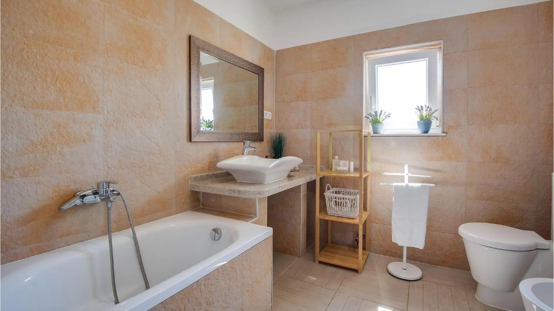 Amazing Home In Linardici With Wifi Holiday home